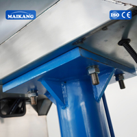 Industriële hydraulische pers voor zwaar gebruik, koude pers sapcentrifuge voor de verwerking van wilde bessen, aronia, granaatappels en fruit in een fabriek.