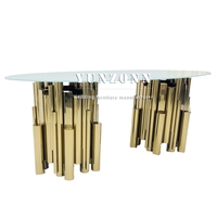 Table à manger ovale luxueuse et moderne avec plateau en verre blanc et base en acier inoxydable doré pour hôtel et cérémonies en plein air