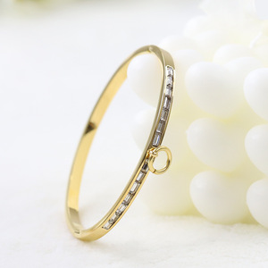 Bracelet tendance 60 mm en acier inoxydable avec une rangée de zircons incrustés et anneau suspendu pour femme, bijou cadeau - Product Image 2