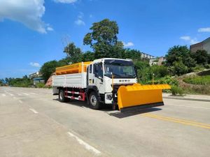 Camion de déneigement lourd HOWO, lame à neige de <span class=keywords><strong>3</strong></span> mètres, moteur 220 CV, transmission manuelle à 8 vitesses, déneigement multifonctionnel - Product Image 2