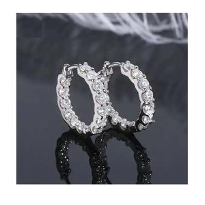 ต่างหูเพชรทรงห่วงสั่งทำพิเศษตามความต้องการสูง ผลิตจากเพชรเพาะเลี้ยงในห้องปฏิบัติการ ตัวเรือนทอง 14K/18K สำหรับเครื่องประดับเจ้าสาวแฟชั่น มีจำหน่ายในราคาส่งออก - Product Image 2