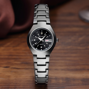 <span class=keywords><strong>Tik</strong></span> Tok Europe et États-Unis <span class=keywords><strong>2022</strong></span> Nouvelle tendance mode Vibrato Couple avec la même montre en alliage noir et blanc avec quartz - Product Image 4