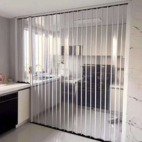 Pintu partisi lipat geser transparan dari bahan akrilik PC kristal untuk balkon, ruang tamu, kamar mandi, dan dapur