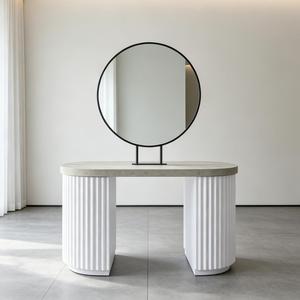 Estación de Estilismo para Salón con Espejo Redondo con Marco Negro, Mostrador de Piedra, Mesa de Maquillaje para Peluquería y Spa - Product Image 1
