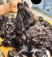Lots de Cheveux Humains Bruts Bouclés en Gros – Cheveux Indiens Bruts Alignés dans le Sens de la Cuticule – Cheveux Indiens Bouclés Non Traités