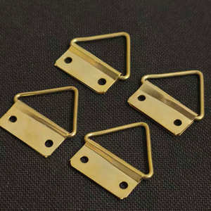 Gancho Triangular de Latón para Colgar, Soporte de Pared o Puerta para Marcos de Fotos, Capacidad de Carga de 15-20 kg, Gancho Individual de Metal - Product Image 1