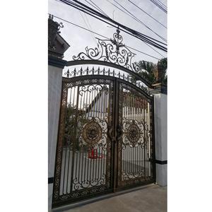 Puerta de Hierro Forjado Hecha en Vietnam con Marco de Acero con Recubrimiento en Polvo y Elegante Diseño Francés - Product Image 1