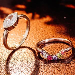 Anillo de Bodas de Oro Amarillo Macizo de 14K con Diseño Único. Anillo de Compromiso con Piedra Preciosa de Moissanita con Corte Marquesa Certificada - Product Image 3