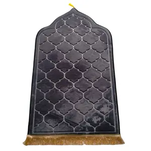 Comfort Polyester Muslim Islamic Prayer Rug Embossed 100% Polyester Flannel Sajadah Carpet