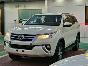 Asequible y eficiente Usado TOYOTA <span class=keywords><strong>FORTUNER</strong></span> 4WD 2.7L 4Cyl 2020 coches Bien mantenido y listo para usar - Product Image 3