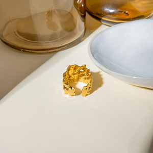 스테인레스 스틸 해머 컷 불규칙한 와이드 오픈 링 18k 골드 도금 럭셔리 링 남성용 - Product Image 3