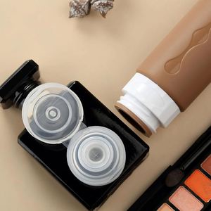 Ensemble de bouteilles en plastique anti-fuite avec logo personnalisé, kit approuvé de bouteilles de voyage en silicone pour articles de toilette - Product Image 4