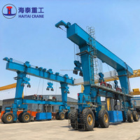Grue de levage de bateaux marins avec système de palan mobile pour le levage et la manutention de navires en chantier naval
