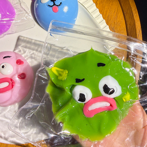 ของเล่นบีบสัตว์น่ารักยอดนิยม รุ่นเปลี่ยนหน้าได้ Smush & Stay SquishyTPR ของเล่นบีบคลายเครียดสำหรับเด็ก ของเล่นเสริมพัฒนาการ สำหรับโปรโมชั่น - Product Image 3