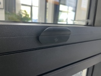 Ventana Moderna de Aluminio con Cierre Multipunto Estándar, Vidrio Templado, Seguridad Reforzada, Aislamiento Térmico, Apertura Interior/Exterior
