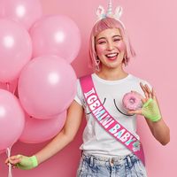 Écharpe d'anniversaire GEMINI BABY avec feuille irisée rose vif, thème Zodiaque Gémeaux, pour les décorations de fête d'anniversaire du mois de mai et de juin