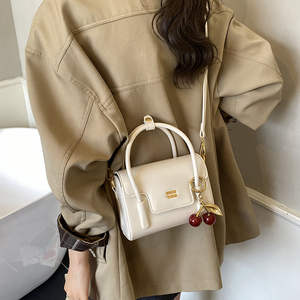 Sac à bandoulière carré petit et léger en cuir PU rétro pour femme, imperméable et résistant à l'eau - Product Image 6