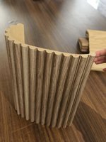 Panneau de grille en bois flexible facile à installer, matériau MDF, option ignifuge pour les espaces publics