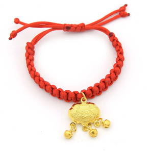 Accessoires pour animaux de compagnie en polyester rouge fait à la main mignon tissé paix serrure cloche chat collier écharpe pendentif Animal Photo accessoires pour chiens - Product Image 1