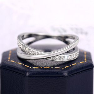 Anello Geometrico Multistrato con Zirconi per Donne, Elegante Gioiello da Dito per Matrimoni e Moda - Product Image 6