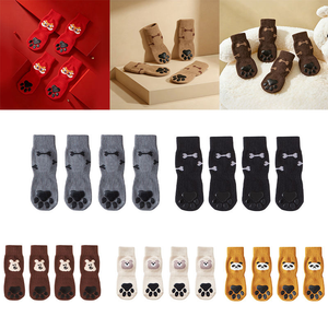 Chaussettes pour chien avec motif d'ours de dessin animé mignon, sangle réglable, points en silicone antidérapants, protection des pattes des animaux de compagnie - Product Image 1