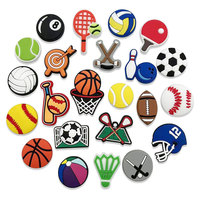 Vente en gros de sabots de sport en PVC écologique pour équipes, avec boucles, breloques pour chaussures de sport (basketball, football), couleur et taille personnalisables, offre spéciale en gros