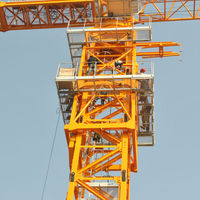 Grue à tour à plateforme plate haute performance de 12 tonnes pour un levage fluide et stable dans les travaux de construction en hauteur