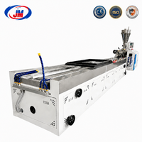 Ligne d'extrusion de profilés PVC WPC avec extrudeuse bivis conique pour la production de panneaux muraux et de revêtements de plafond