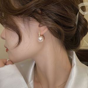 Pendientes de Mariposa con Perlas Blancas de Circonio para Mujer, Chapados en Oro de 18K, Ecológicos, Románticos, Elegantes, Joyería de Cristal Redondo - Product Image 4