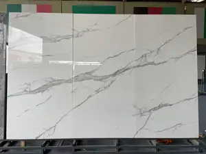 Piastrella per pavimenti in marmo artificiale, marmo bianco di Carrara, prezzo economico, apulostone all'ingrosso