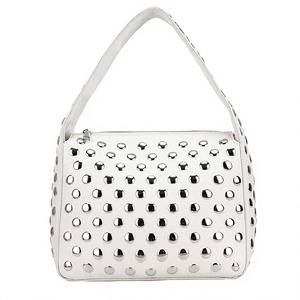 Bolso de Hombro Pequeño de Moda para Mujer, Estilo Vintage Punk, Impermeable, de PU Suave, Diseño de Almohada - Product Image 3