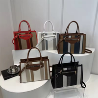Sac fourre-tout en polyester pour femme, avec logo de créateur, couleur unie marron-rouge, fermeture éclair, sac à bandoulière, décontracté, pour la plage, durable, urbain