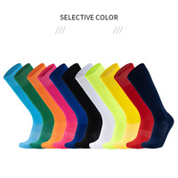 Chaussettes longues en Spandex/Nylon/Coton, nouveau design tendance, avec logo personnalisé, motif tricoté à lettres, pour le football et le sport, avec grip, collection printemps