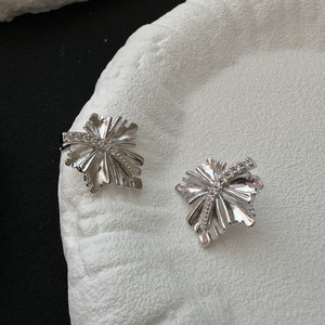 ต่างหูเงินแท้ S925 รูปใบเมเปิล สไตล์ฝรั่งเศส ย้อนยุค เรียบหรู ดีไซน์ทันสมัย ประดับเพชร ดีไซน์แบบห้อย - Product Image 4