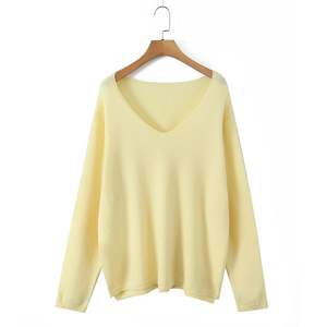 ชุดเสื้อสเวตเตอร์ถักผู้หญิงแฮปปี้ พลัสสีเหลืองจัสมิน คอวี ทรงหลวม พลัสไซส์ N9067 สีพื้น มีป้าย - Product Image 2