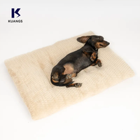 Vente en gros de nouveaux tapis pour animaux de compagnie en fausse fourrure de lapin, doux, minimalistes, lavables en machine, pour un confort optimal pour les chiens