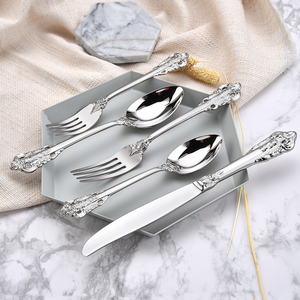 ชุดมีดสแตนเลสเครื่องเงินพร้อมหูจับสุดหรูทำจากเงินชุบทอง - Product Image 5