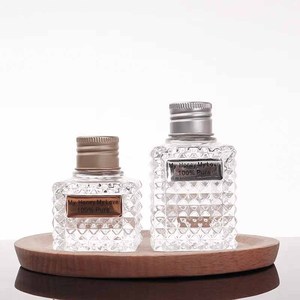 Bouteille <span class=keywords><strong>de</strong></span> <span class=keywords><strong>miel</strong></span> en gros carré transparent mini bouteille en verre <span class=keywords><strong>cadeau</strong></span> <span class=keywords><strong>de</strong></span> douche nuptiale <span class=keywords><strong>cadeau</strong></span> d'<span class=keywords><strong>invité</strong></span> <span class=keywords><strong>de</strong></span> <span class=keywords><strong>mariage</strong></span> bocal en verre vide avec couvercle - Product Image 2