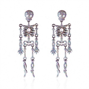 Boucles d'oreilles pendantes en forme de crâne avec diamants exagérés, style rétro européen américain, série Halloween, bijoux de mode personnalisés - Product Image 6