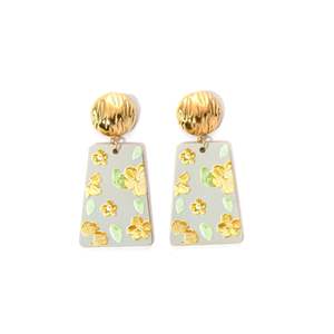 Pendientes de Moda con Diseño Floral, Chapados en Oro, Acero Inoxidable 316L, Sostenibles y Resistentes - Product Image 1