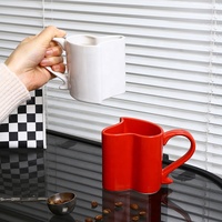 Tasses à thé et soucoupes en porcelaine en forme de cœur rouge pour les couples à la Saint-Valentin pour le cappuccino et le café