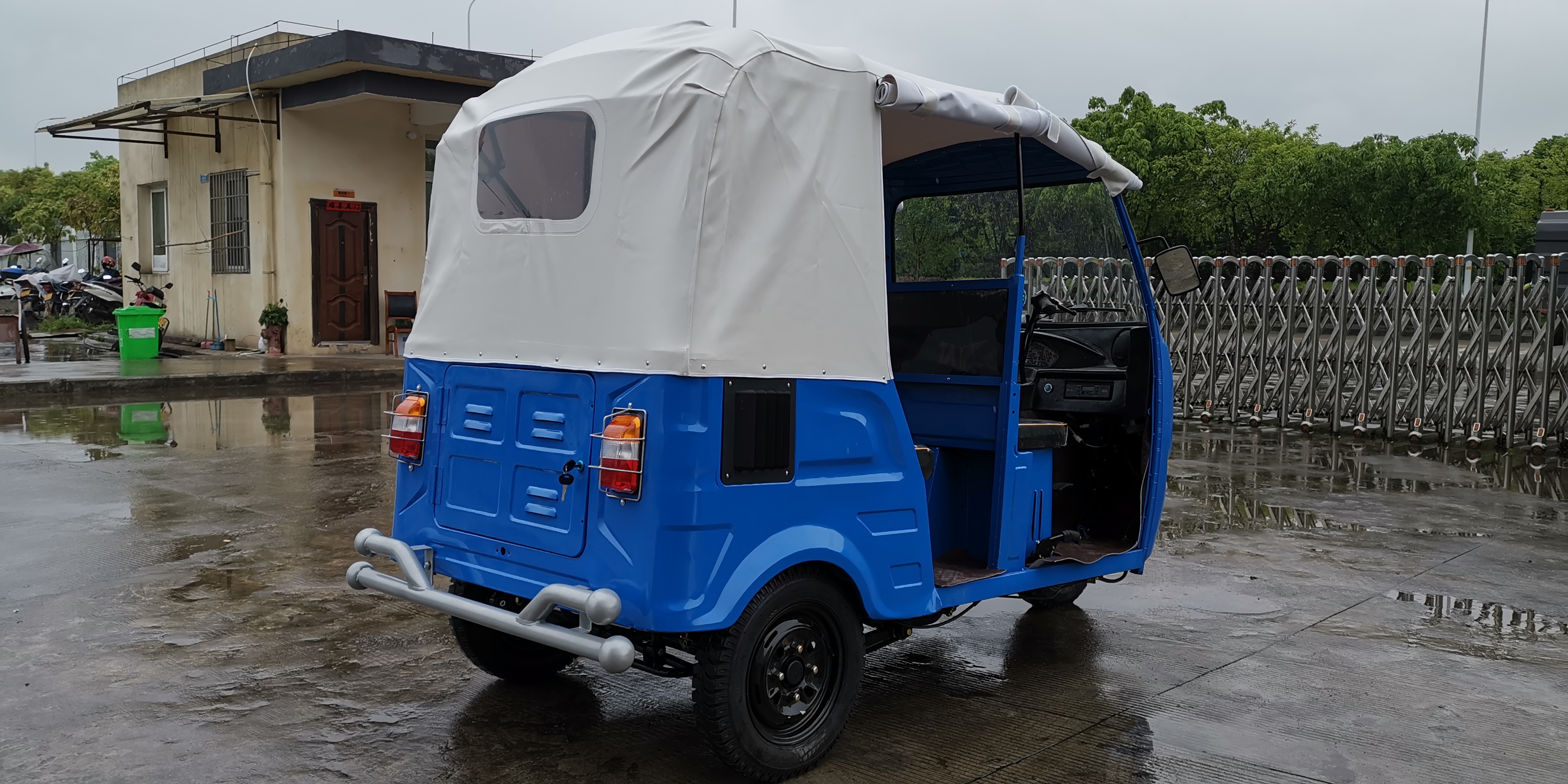 巴贾杰三轮车tuktuk,出租车,摩托车,汽车人力车价格