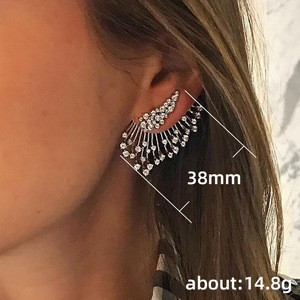 Orecchini a Forma di Ala per Donne, Accessorio Elegante e Scintillante per l'Orecchio - Product Image 4