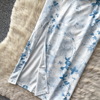Robe longue élégante d'été à imprimé floral, col halter, sans manches, coupe ajustée, avec fente pour femmes