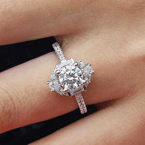 Anello con pietra scintillante rotonda per donna, regalo semplice ed elegante per gioielli da dito alla moda - Product Image 2