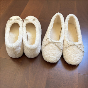 Zapatos Planos de Piel de Oveja Rizada para Mujer - Product Image 1