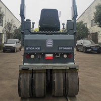 Rouleau compresseur combiné pneumatique Kubota de 2 tonnes, pompe à moteur, tambour avant en acier, roue arrière en caoutchouc, rouleau vibratoire
