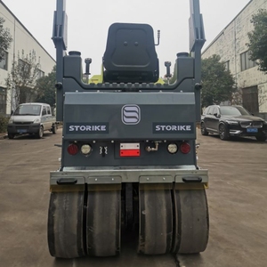 Rodillo Compactador Vibratorio de 2 Toneladas Kubota con Neumáticos Combinados, Bomba de Motor, Tambor Delantero de Acero y Neumático Trasero de Goma - Product Image 3