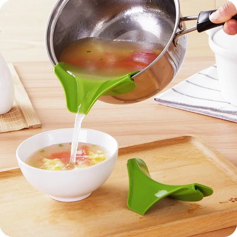 TX Kitchen Gadget Tools Anti-spill Silicone Slip Boiling Water Pour Soup Spout Funnel for Pots Pans Bowls