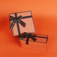 Accesorios de Maquillaje y Ropa, Materiales Reciclados, Laminación Mate, Moda Personalizable, Cinta Rosa, Logotipo Dorado Rosa, Caja de Regalo Plegable